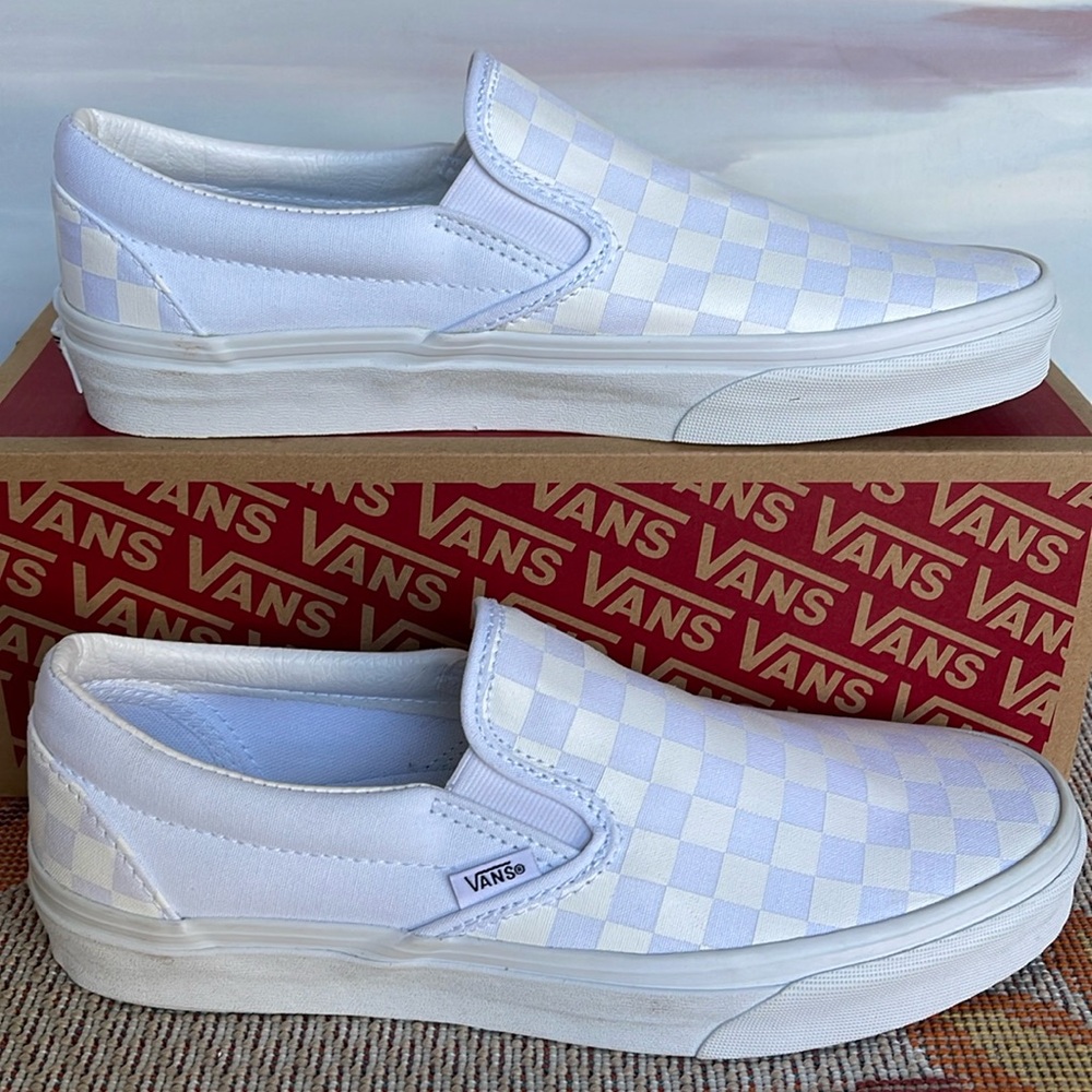 Vans WMNS Classic Slip-On (Checkerboard)True white/True Wh
VN000EYEX1L
Sneakers